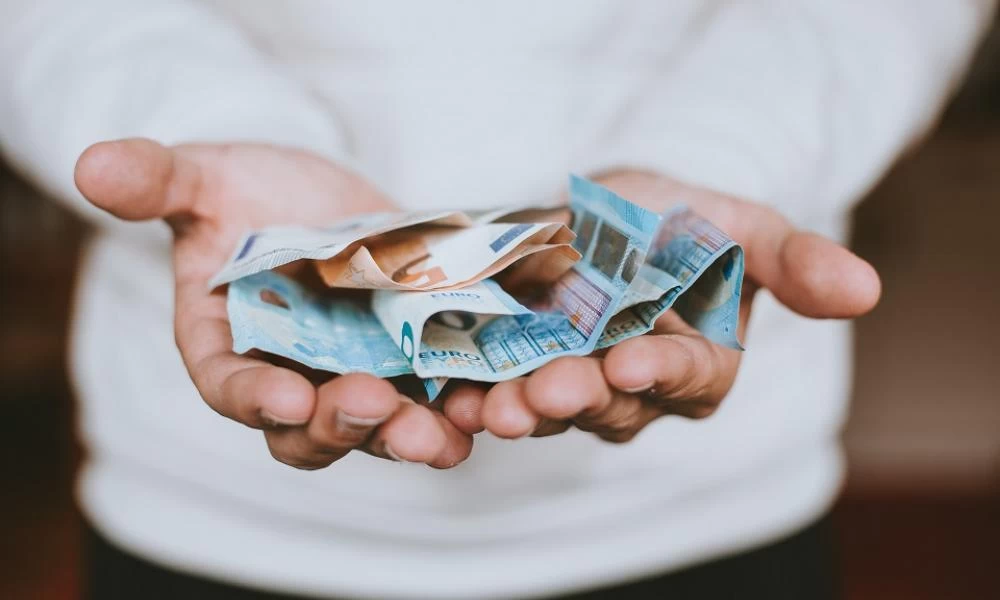 Στην Βουλή η τροπολογία για το έκτακτο βοήθημα των 250 ευρώ σε ευάλωτες ομάδες